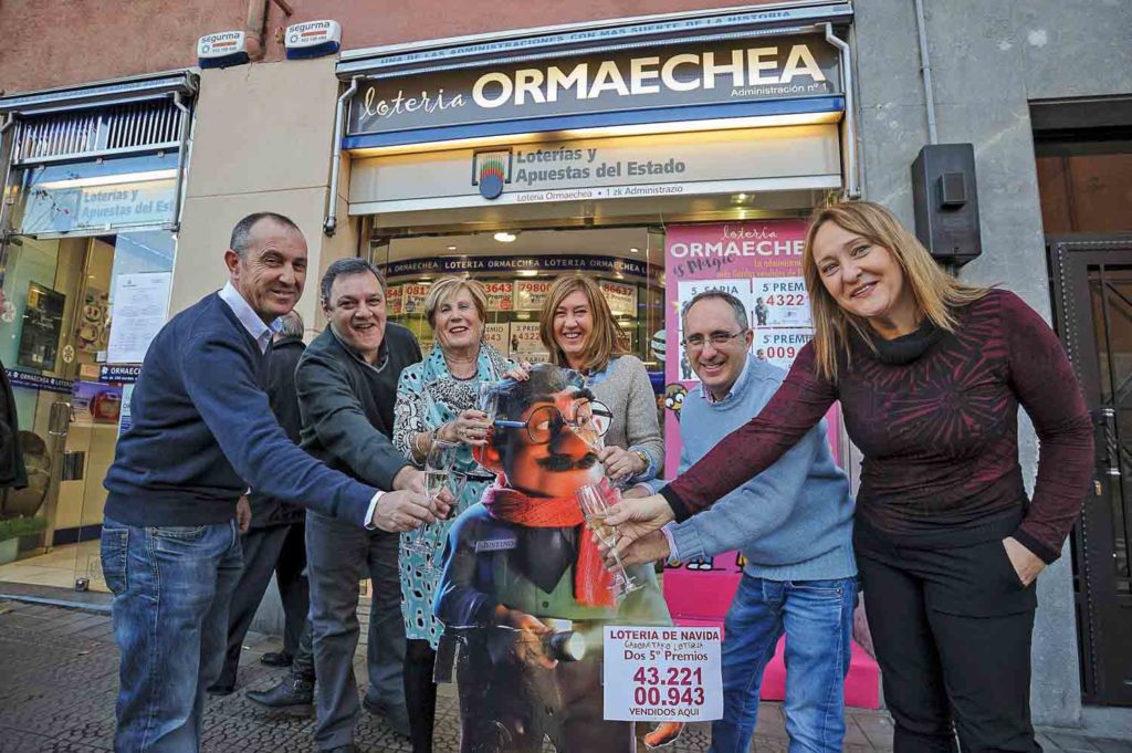 Patxi Corral. 22/12/2015. Bilbao. Bizkaia. País Vasco. Lotería de Navidad. Dos quintos premios han tocado en la administración Ormaetxea de Bilbao.