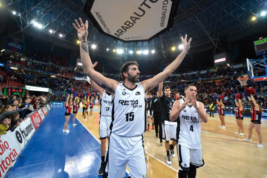 15/01/17  PARTIDO LIGA ENDESA LIGA ACB BASKONIA - BILBAO BASKET FINAL DEL PARTIDO SALUDOS MUMBRU