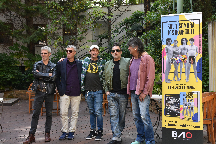 Ariel Rot, Germán Vilella, Kike Turrón, Andrés Calamaro y Kike Babas.