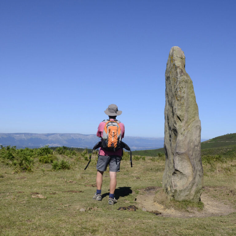 Menhir de Pagozarreta en los montes de Arno. ©Jon Benito