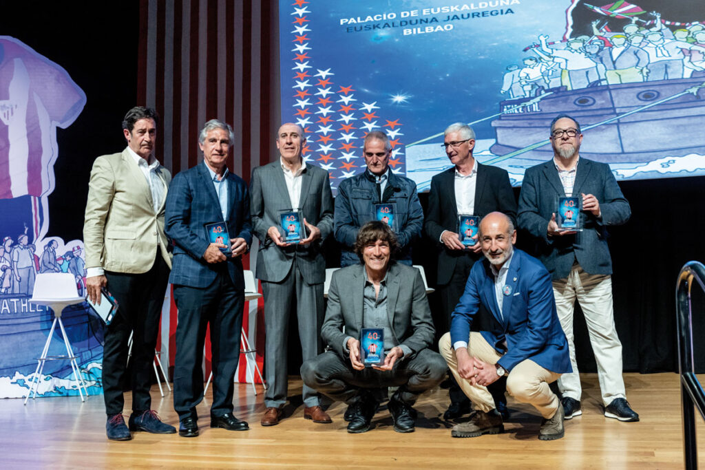 Delanteros: Arrién, Noriega, Sarabia, Rubén Bilbao, Argote, Vivanco, Julio Salinas y Aitor Elizegi (Presidente).