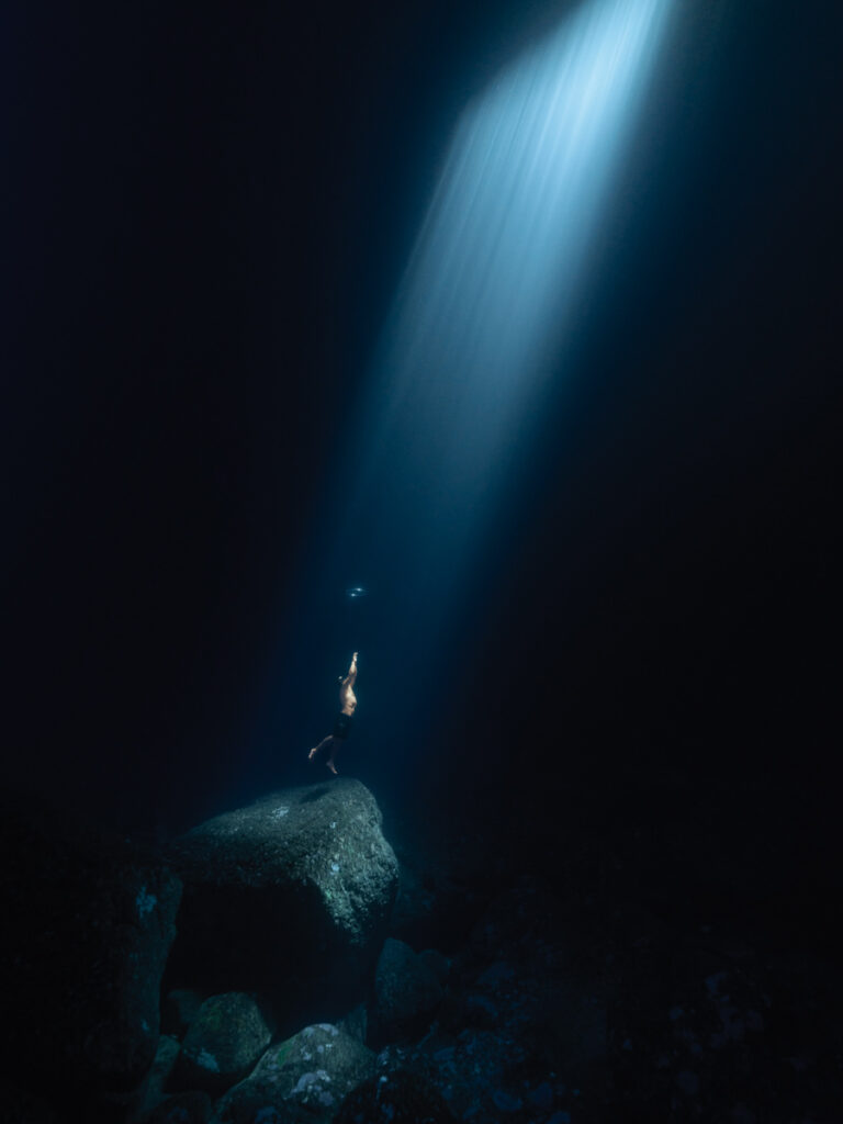 Mi cueva favorita en Menorca. Con una abertura en el techo, el s