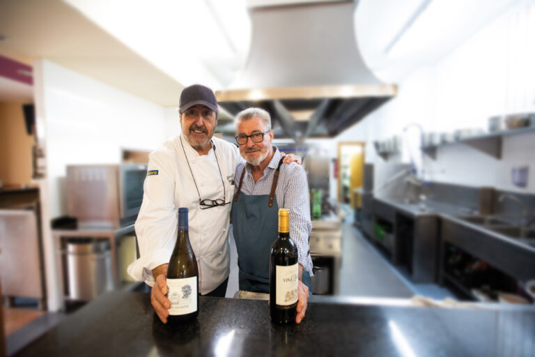 En el Errotaondo, se ha invocado a los grandes druidas de la cocina, Max Alesanco y Andoni Martínez, para que hagan una exhibición de sus pucheros.
