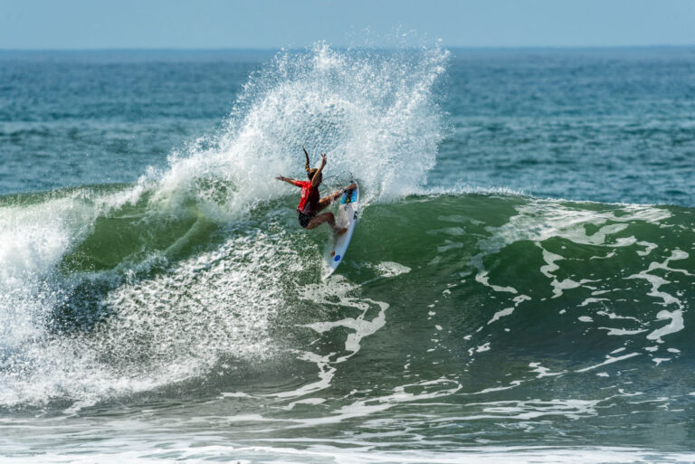 La surfista guipuzcoana se llevó el Mundial por el camino de la repesca. © Jersson Barboza. International Surfing Association.