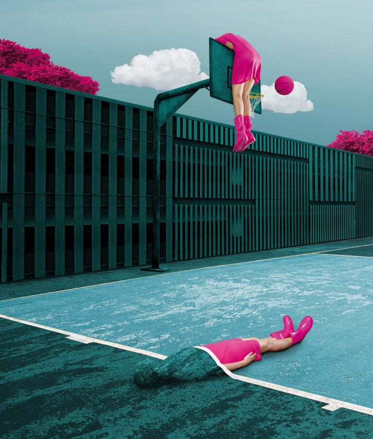 Un ensayo visual sobre la derrota y la resiliencia. Algunos personajes se levantan, otros caen. La imagen se convierte en reflejo de la contradicción: entre victoria y fracaso, fuerza y vulnerabilidad.