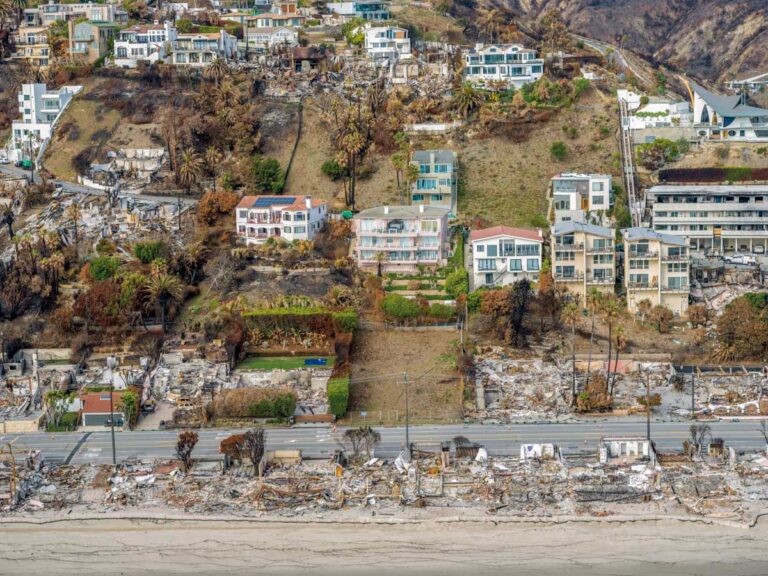 Malibú, antes y después del incendio, el contraste entre la vida y la devastación. ©Jeffrey Milstein