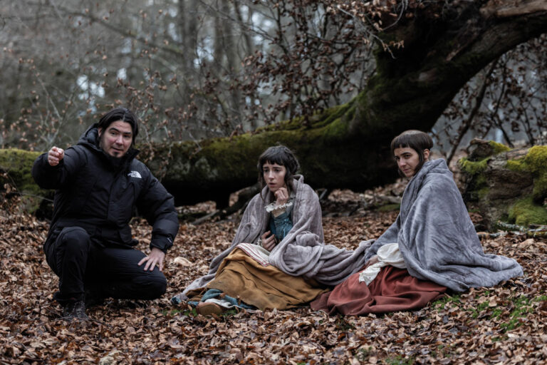 Paul Urkijo Alijo dando indicaciones a Yune Nogueiras y Erika Olaizola. © David Herranz