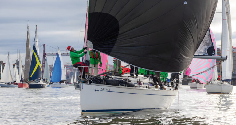 500 regatistas participan en una regata a vela que data de 1984. © Rafa Aspiunza (R.C.M.A. - R.S.C.)