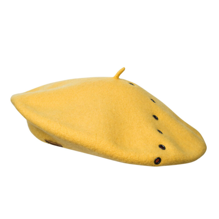 Txapela amarilla de Elósegui, un clásico accesorio bilbaíno. © Elósegui