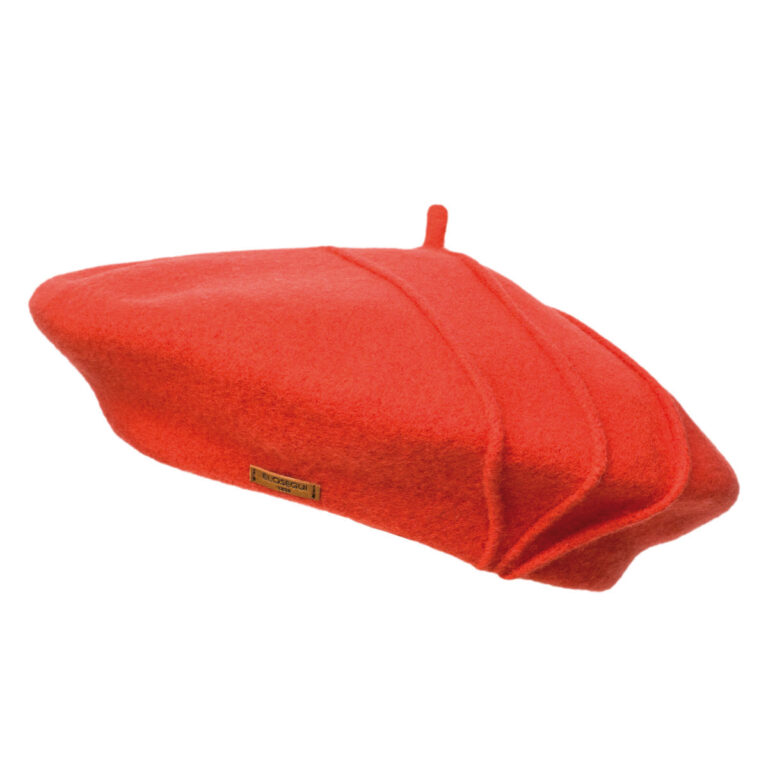 Txapela roja de Elósegui, un accesorio de moda bilbaína. © Elósegui