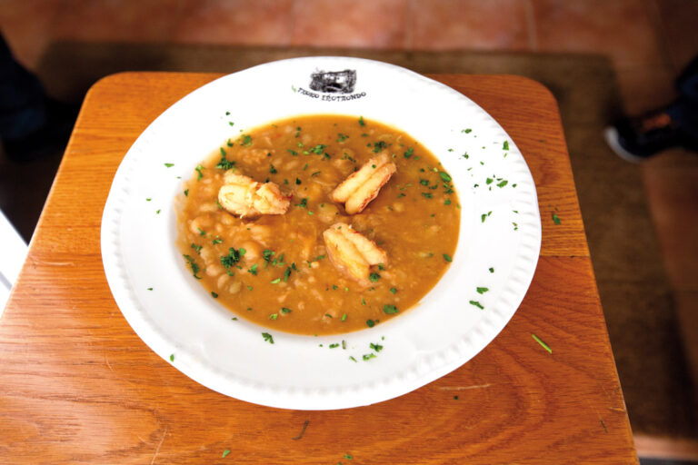 Pochas de Sangüesa con langostinos.