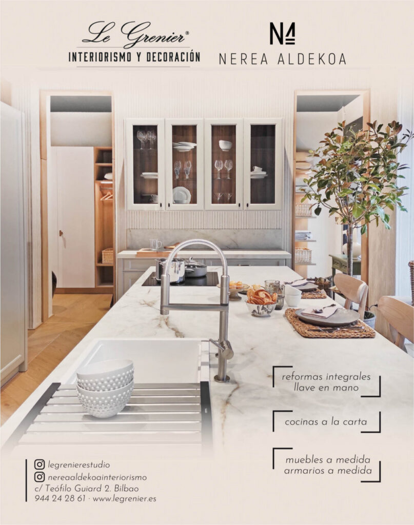 Cocina moderna con muebles a medida y decoración elegante