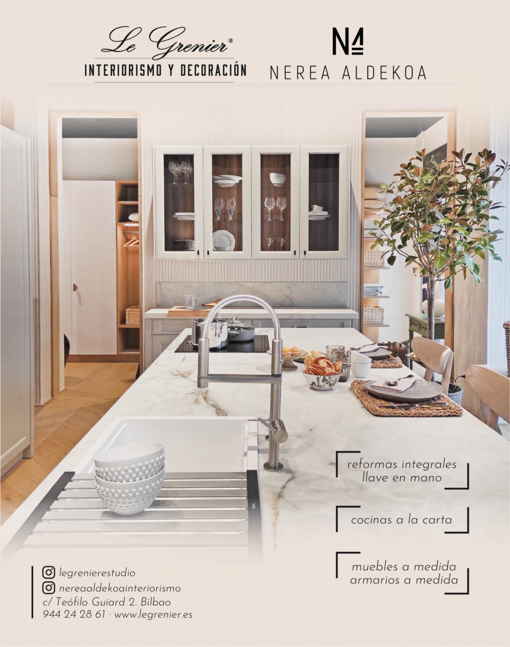 Cocina moderna con muebles a medida y decoración elegante