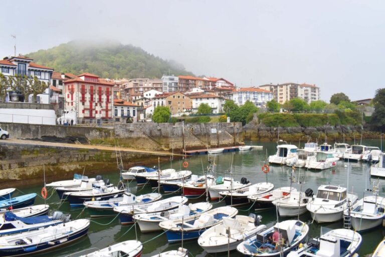 Mundaka ya existía en el año 900 y se dice que fue visitado por los vikingos. @Jon Benito